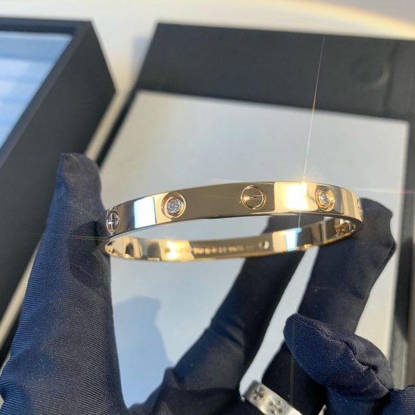 Cartier Love Bracelet 4 Diamonds Replica