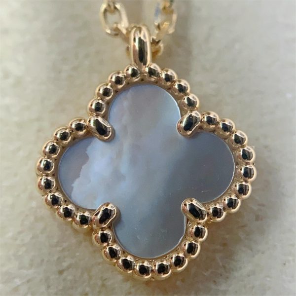 Sweet Alhambra Pendant 18K yellow gold Mother-of-pearl